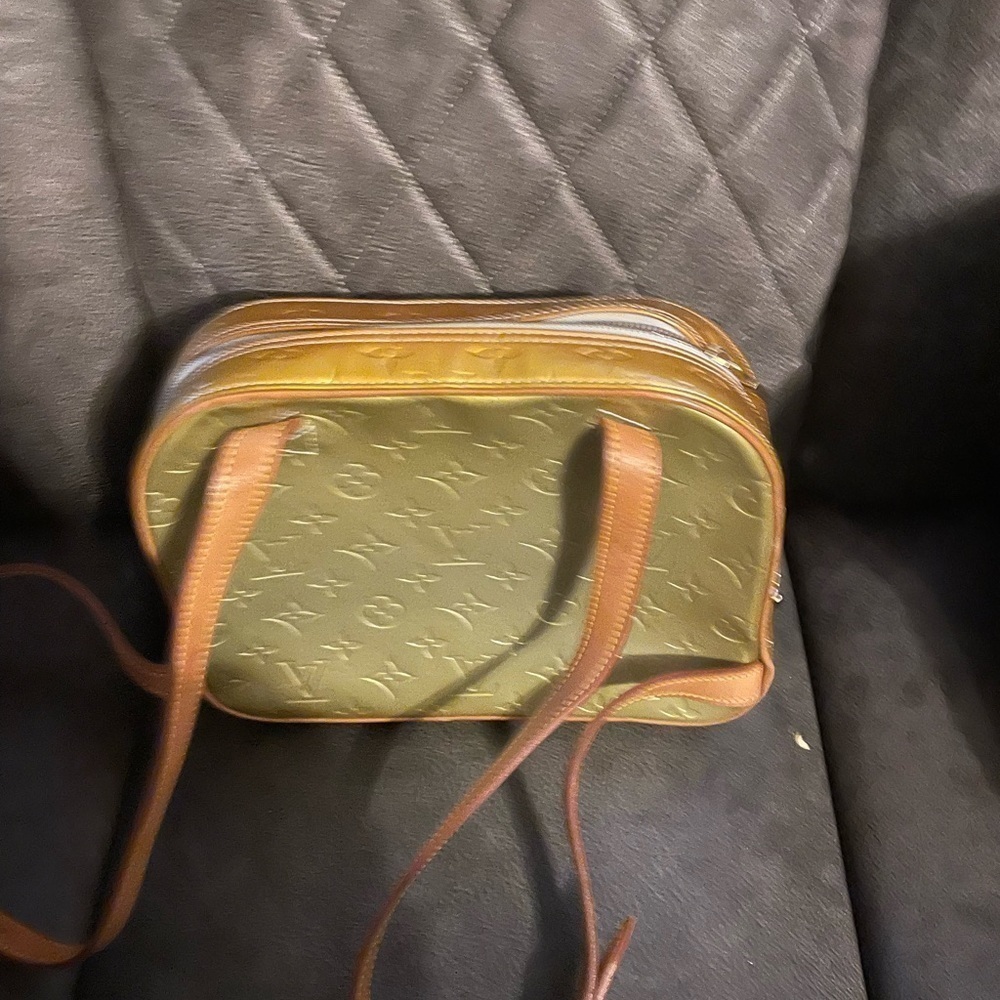 Authentic LV Vernis Monogram Backpack Two Tone - Picture 5 of 13